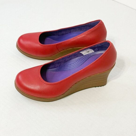 Crocs A-Leigh NWOB Sz 8 Red Closed-Toe Leather Wedge Sandals - Picture 2 of 12
